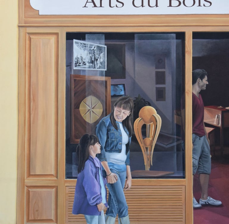 Détails d'une fresque en trompe-l'oeil sur une façade. Fausse vitrine avec 2 personnes devant.