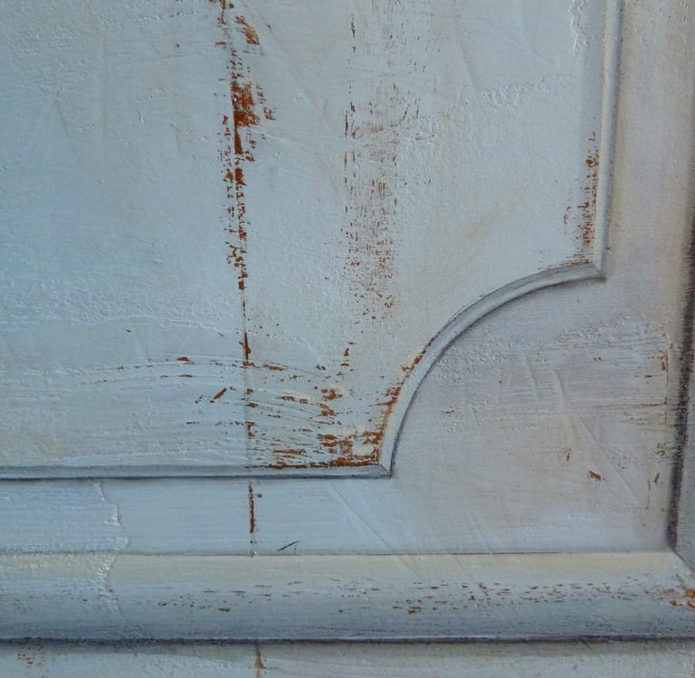 Détails d'un faux relief et d'un faux bois peint, imitation patine du temps