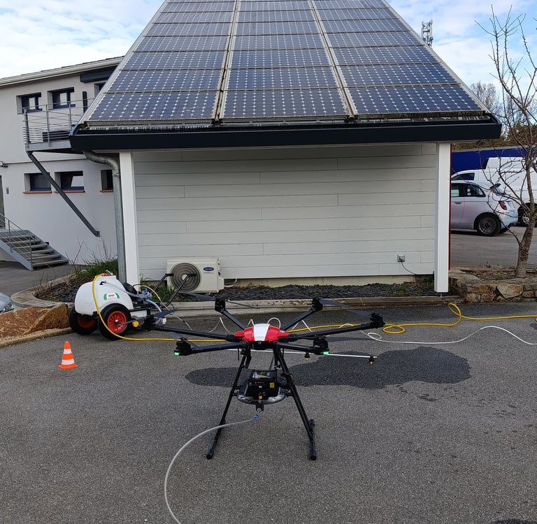 Nettoyage des panneaux solaires par drone