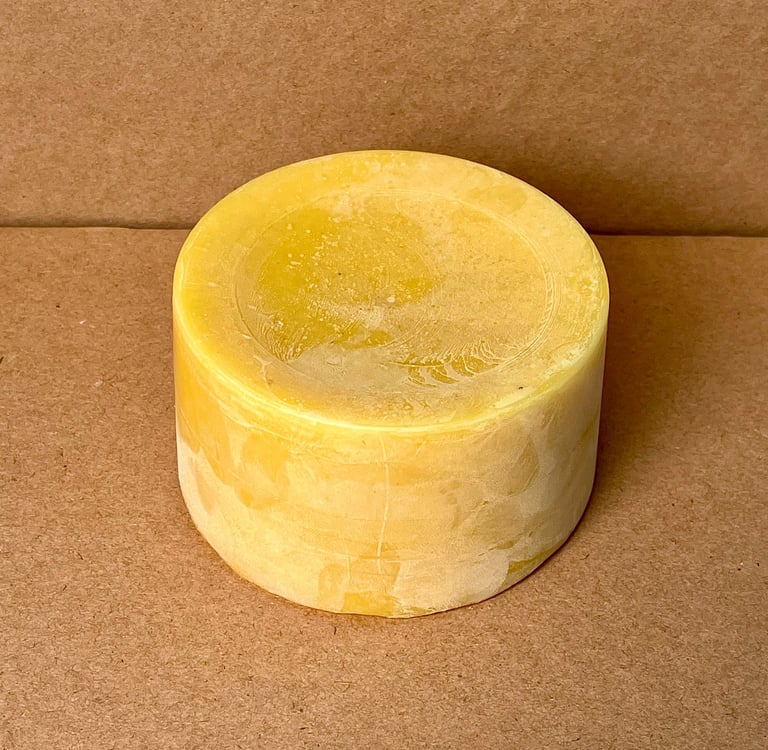 ehtical fairtrade organic 100% pure beeswax for batik artists, dutch homemade beeswax, batik tools