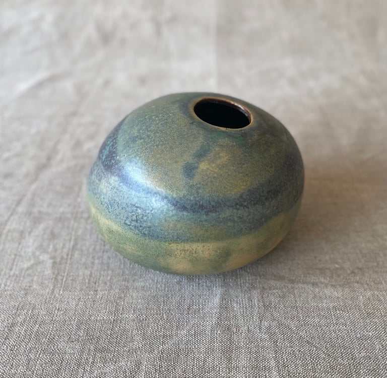 petit vase boule pour compositions graphiques