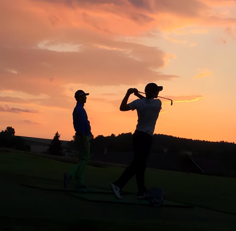 Dein Selbstführung Mentor bei Dämmerung auf Driving Range