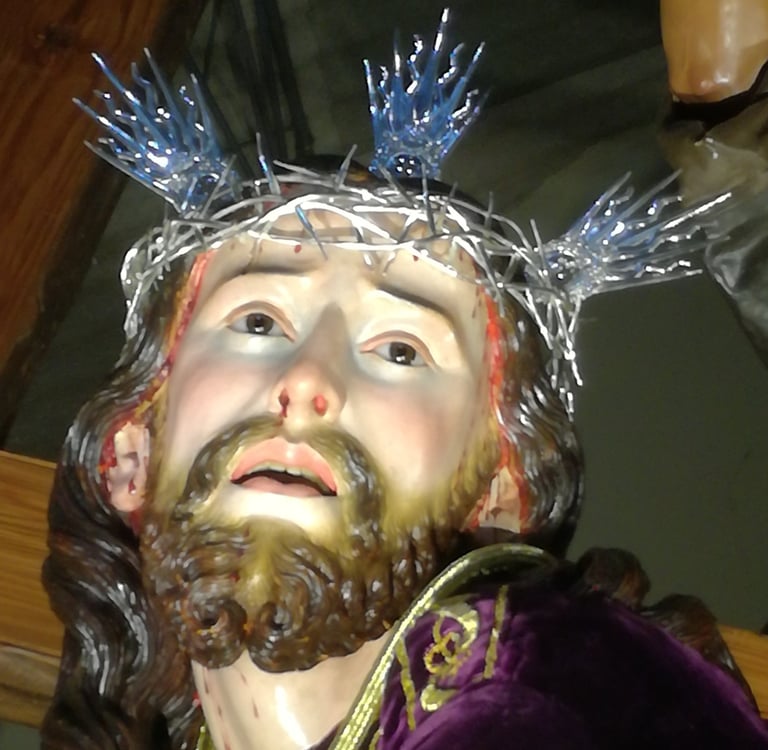 cara de cristo con corona y potencias de plata