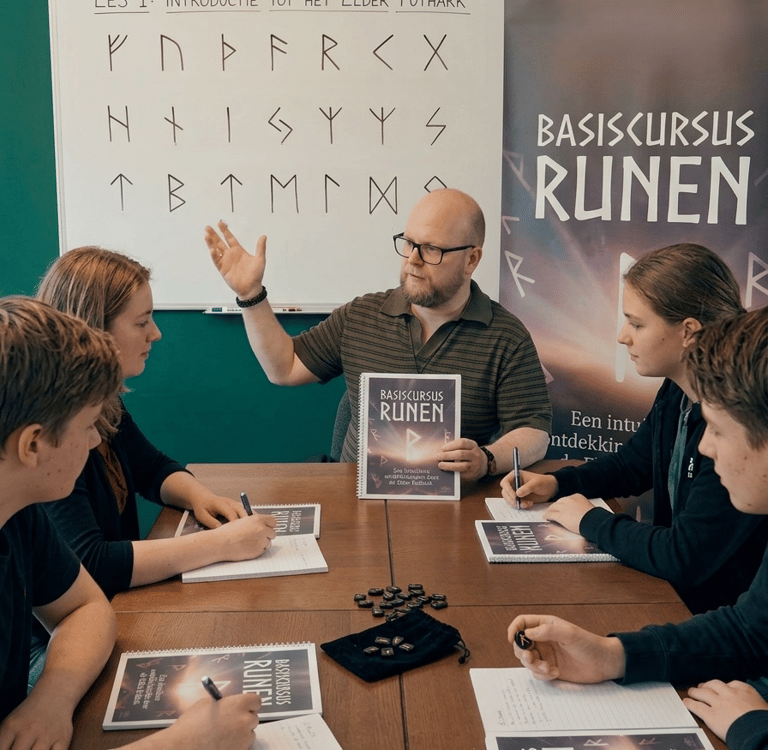 Basiscursus Runen gegeven door Willem. De cursus wordt gegeven in Oosterwolde Friesland