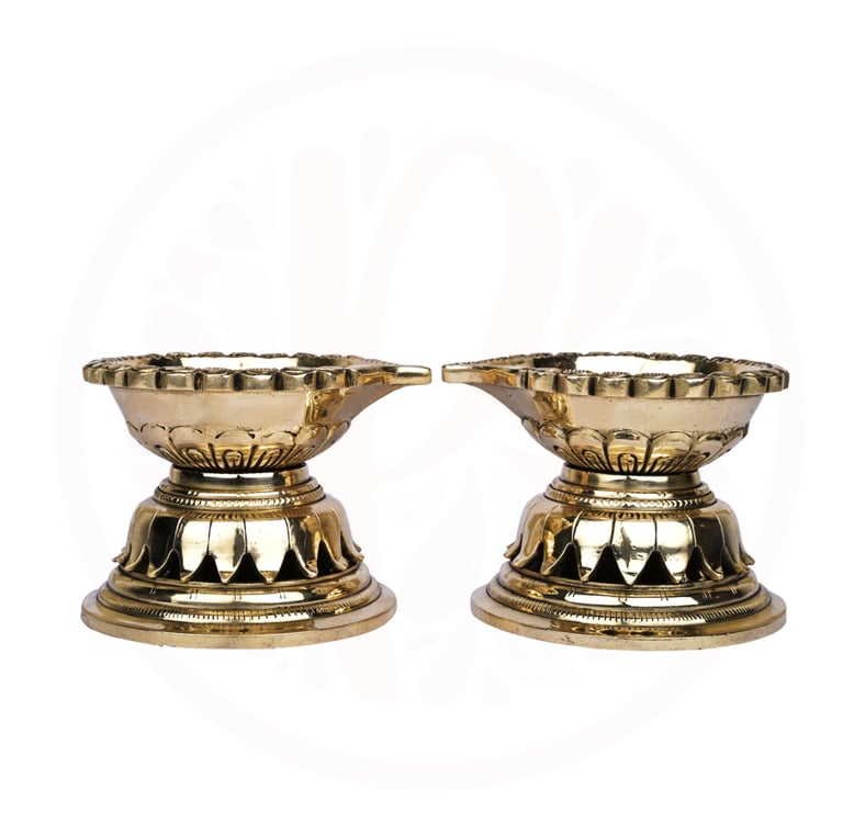 #BrassDeepak #DiyaDecoration #BrassDiya #TraditionalLighting #BrassLamp #DiwaliDecor #HomeDecor #Ind