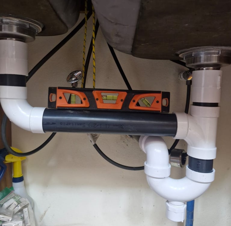 Sink drain and p-trap with correct angle