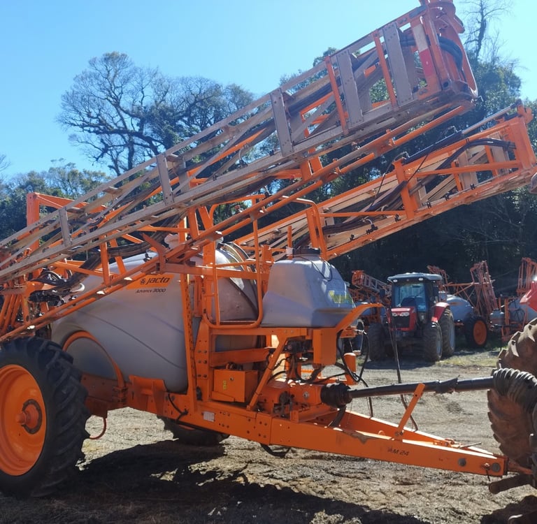 Tipo: Pulverizador | Marca: Jacto | Modelo: AM24 | Ano: 2021