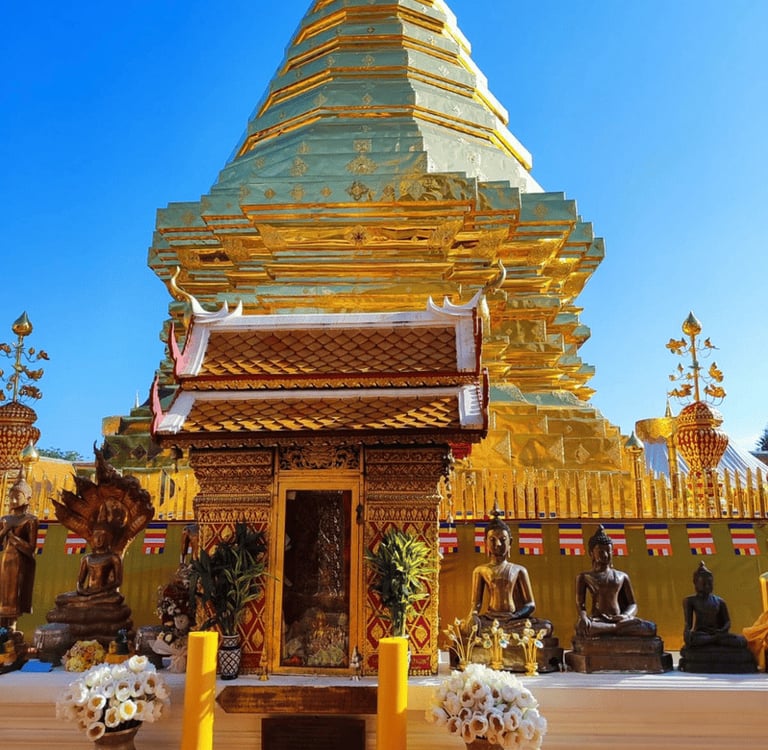 Die goldene Pagode (Stupa) des Tempels Wat Phra That Doi Suthep in Chiang Mai, Thailand