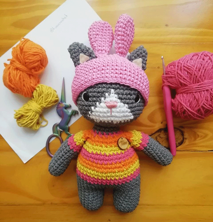 amigurumi de gato hecho a mano