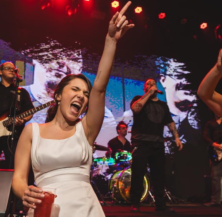 banda de casamento noiva dançando