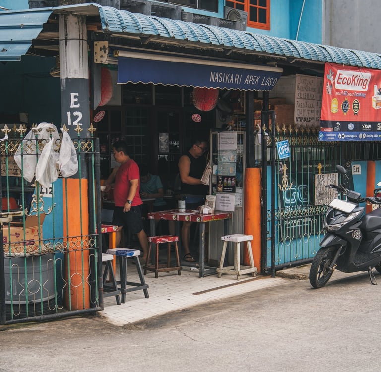 crowded local stall at Nasi Kari Apek Loso in Batam