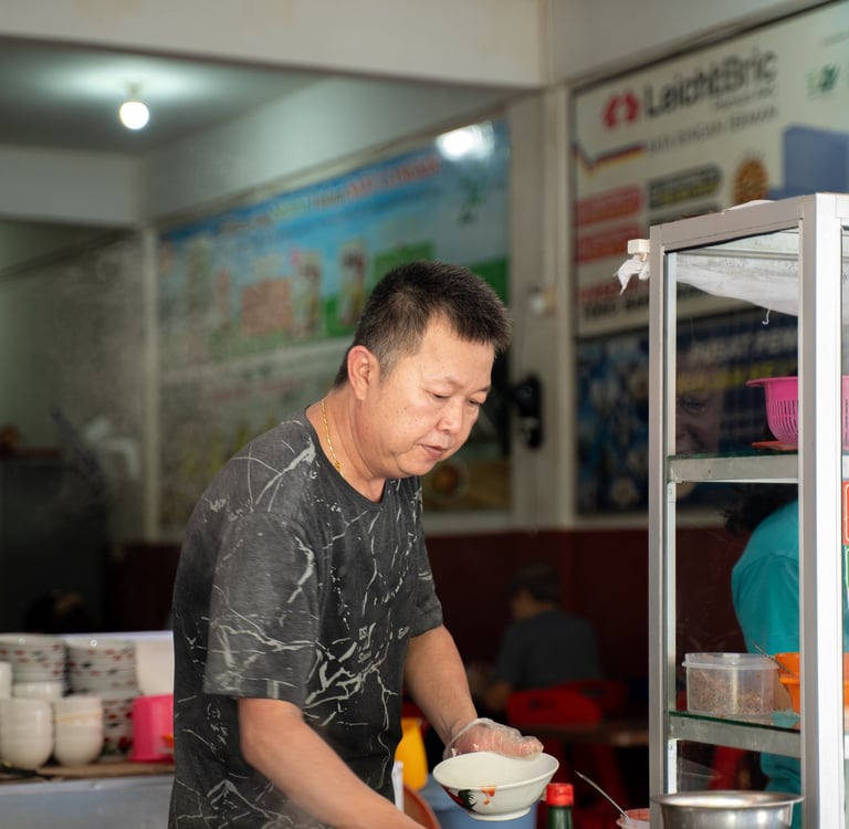 Chef preparing noodle at Asek Tamie Ayam 6868 Batam