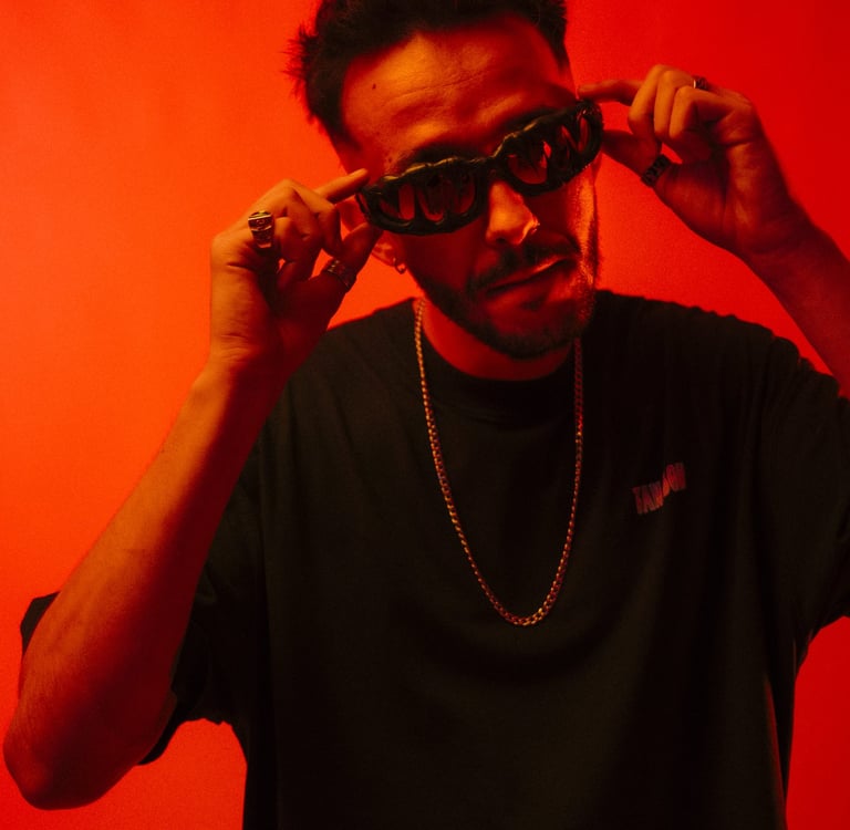 DJ WELK a atuar numa festa de aniversário no Porto com convidados na pista