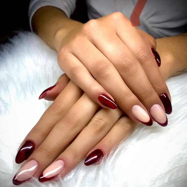 Diseño de uñas con sistema profesional en Namabi, salón de belleza en Sopó