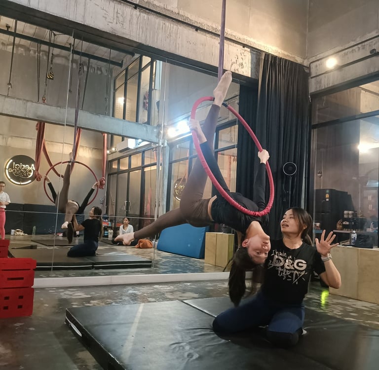 Instructer guide member about body setup and performance on hoop