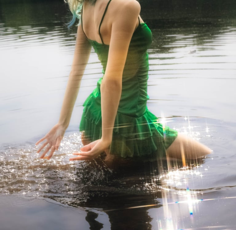 dreamy senior portrait, crockett park, northern virginia
