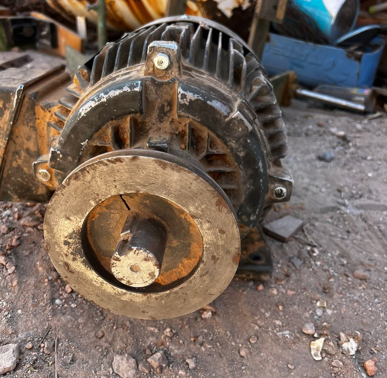 MOTOR TRIFÁSICO INDUSTRIAL USADO