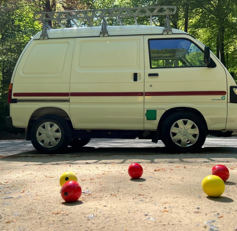 Boulodrome mobile Piaggio électrique avec terrains synthétiques et boules en PVC