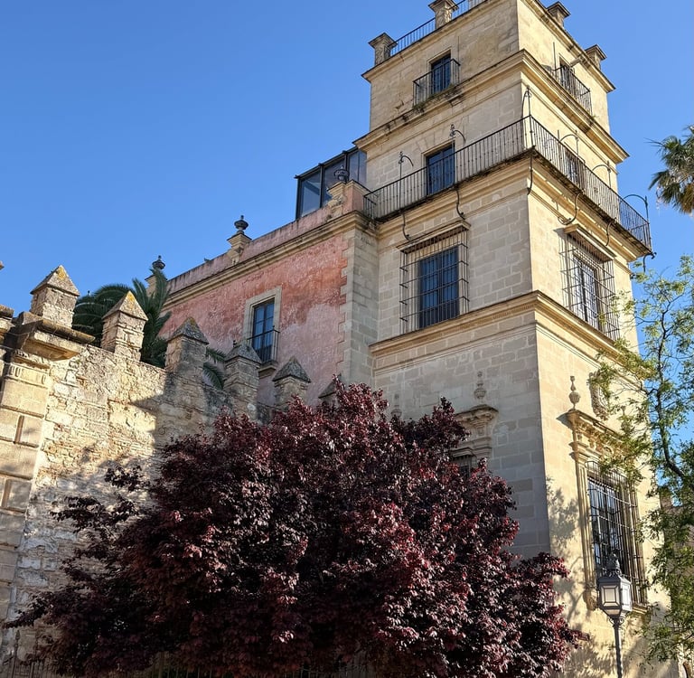 Torre del Palacio Villavicencio en el Alcázar de Jerez con cámara oscura