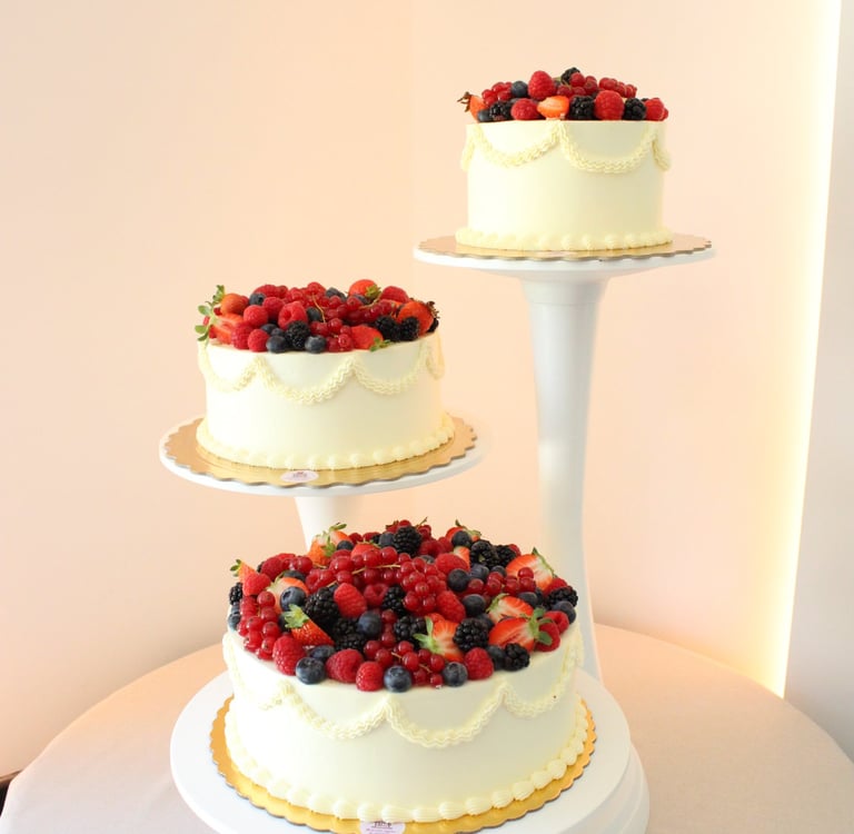 Tartas artesanales con frutas frescas para eventos y mesas dulces en Madrid