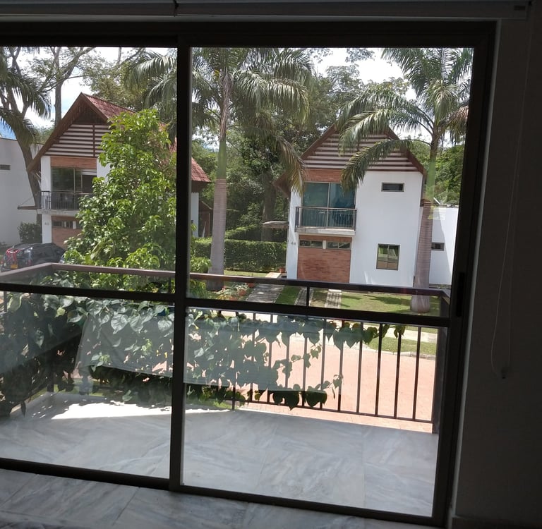 Polarizacion de apartamentos, casas y oficinas. Vidrios, ventanas, privacidad, pelicula polarizada