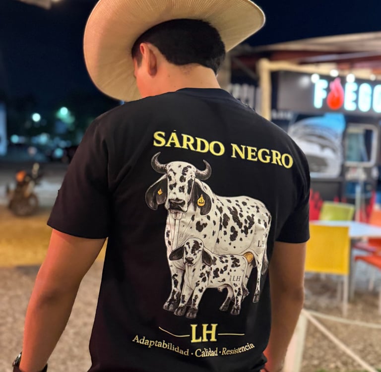 Playera ganadera con diseño Sardo Negro con Cría