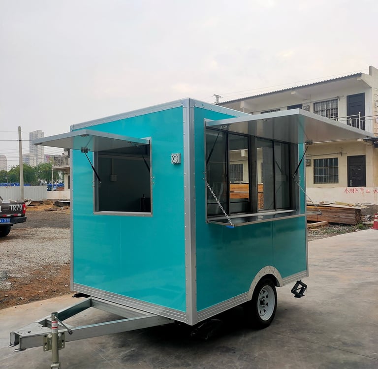 Foodtrailer Box de Tyler’s Foodtrailers, remorque alimentaire rectangulaire spacieuse, finition professionnelle, couleur RAL