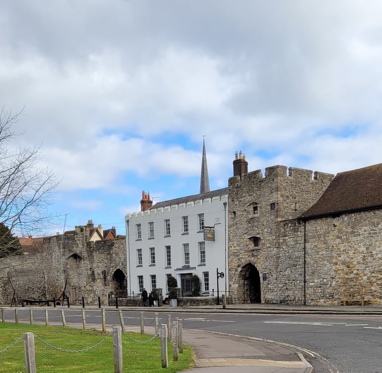 THE PIG IN THE WALL - WEST QUAY - SOUTHAMPTON