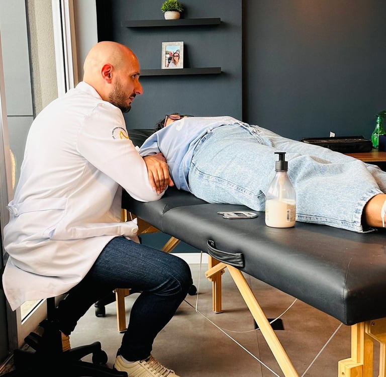 Fisioterapeuta e quiropraxista em Santo André. Dr. Amilcar Chicolani trata dor lombar, cervical, ciá