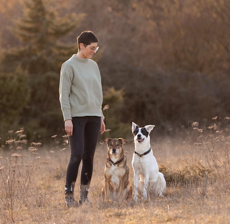 Lena Mattes - Hundeschule Frickenhausen - mit ihren beiden Hunden Emma & Hailey