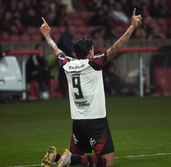 Pedro desencantou contra o Inter, pelo Brasileirão, tornando-se esperança de gols hoje.