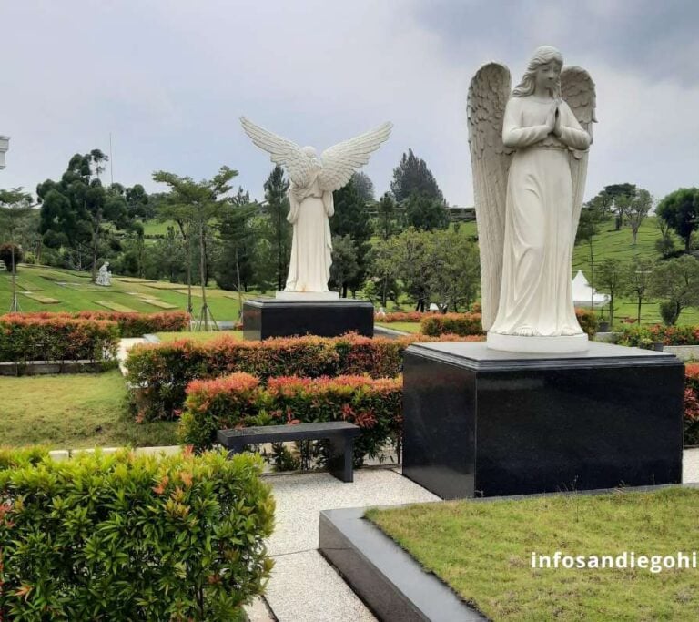 Area Makam keluarga dengan tipe patung simbol keabadian ikatan keluarga