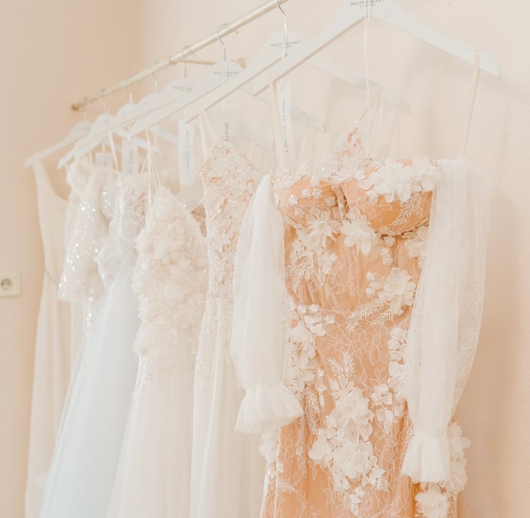 boldogságkapu, esküvői dekoráció, esküvői ruha