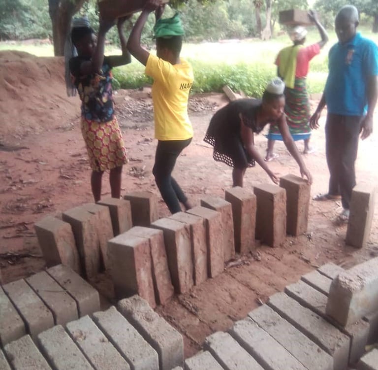 L'école secondaire est en construction! Un projet mettant l'entraide au premier plan…