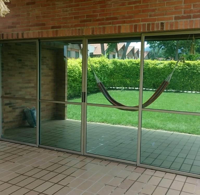 Gane provacidad al polarizar sus ventanas, privacidad en casas, oficinas y locales