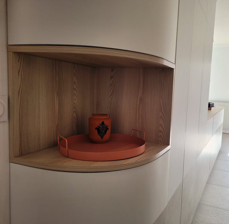 détail meuble cintré