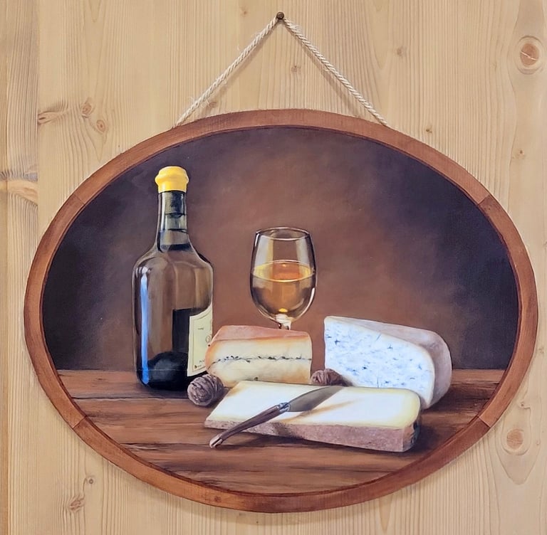Médaillon peint en trompe-l'oeil sur une porte en bois. Il représente le terroir du Jura: vin Jaune.