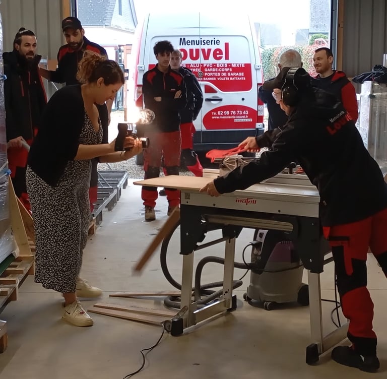 Equipe de l'entreprise louvel en tournage sur site avec videaste léa olivier