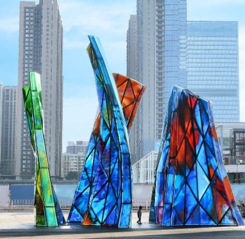 Blooming Sculpture with the Shen Zhen city skyline behind it