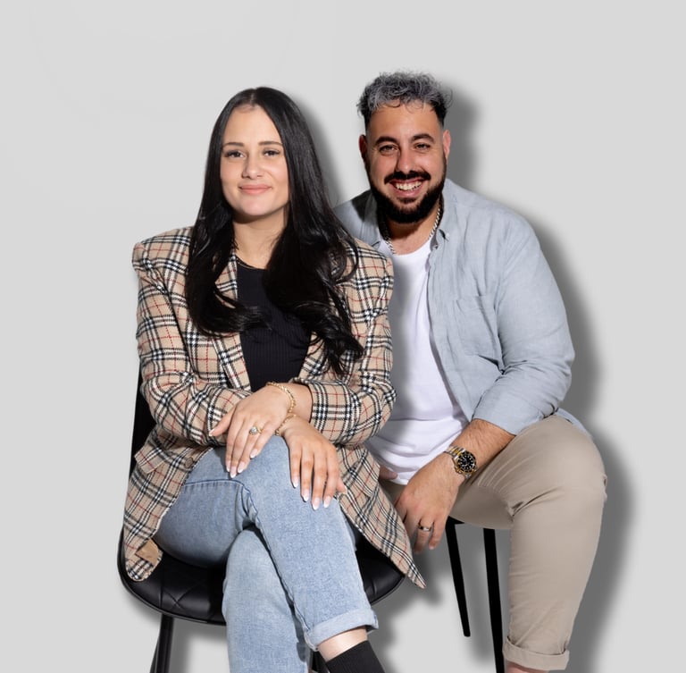 a man and woman sitting on a chair toby & sussan from renewed life coaching and counselling