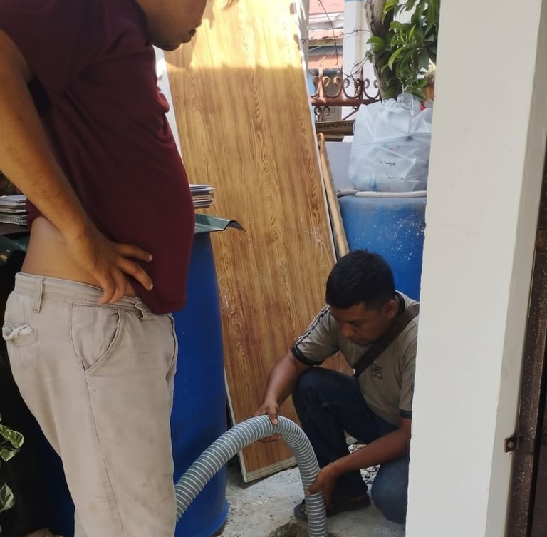 Proses kuras septic tank penuh oleh tim ahli jasa sedot WC Pekanbaru.