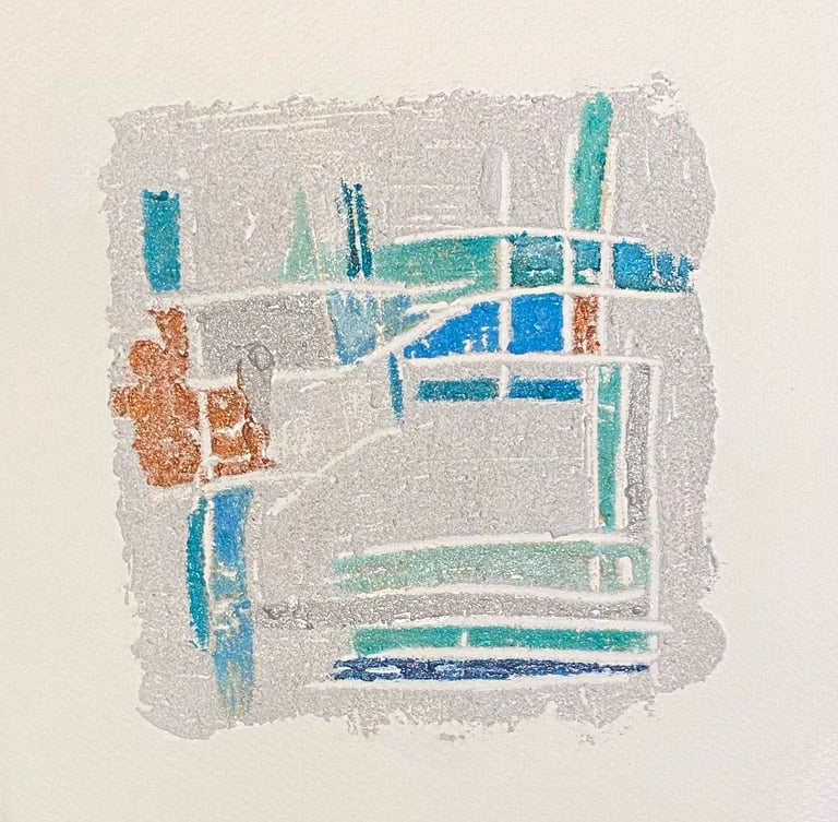 Œuvre d'art collage sur papier sable griffé et peint en bleu et doré par Xirkys artiste plasticienne
