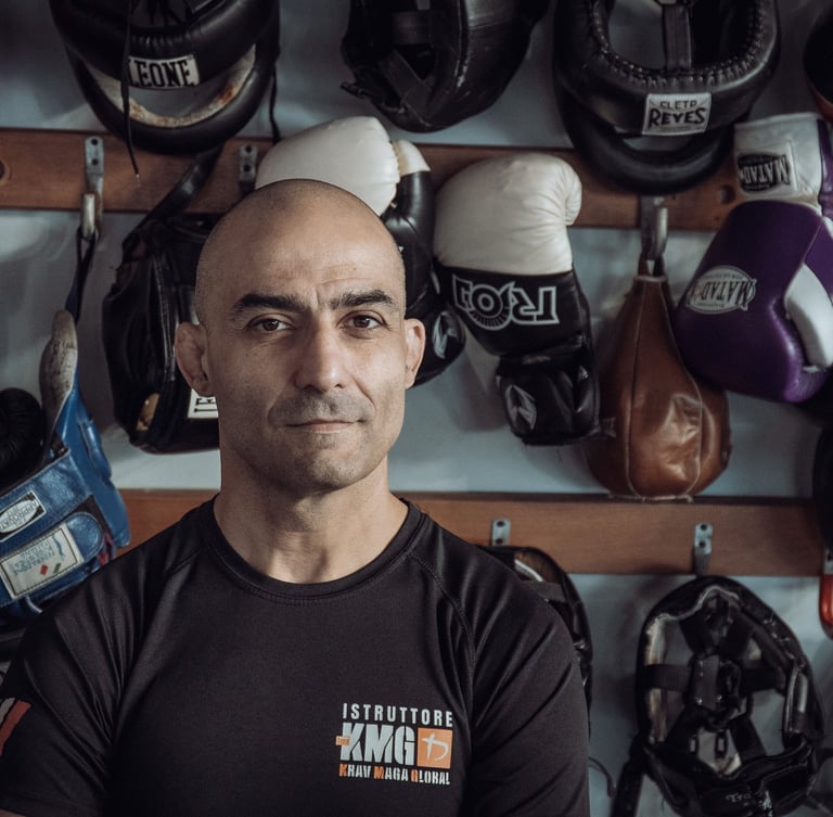 Massimo Fenu Krav Maga Global Expert with the official KMG Italy t-shirt