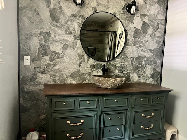 Bathroom vanity