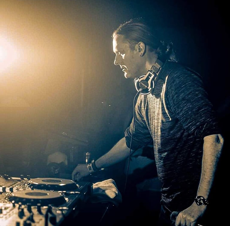 Dj Scott Brown