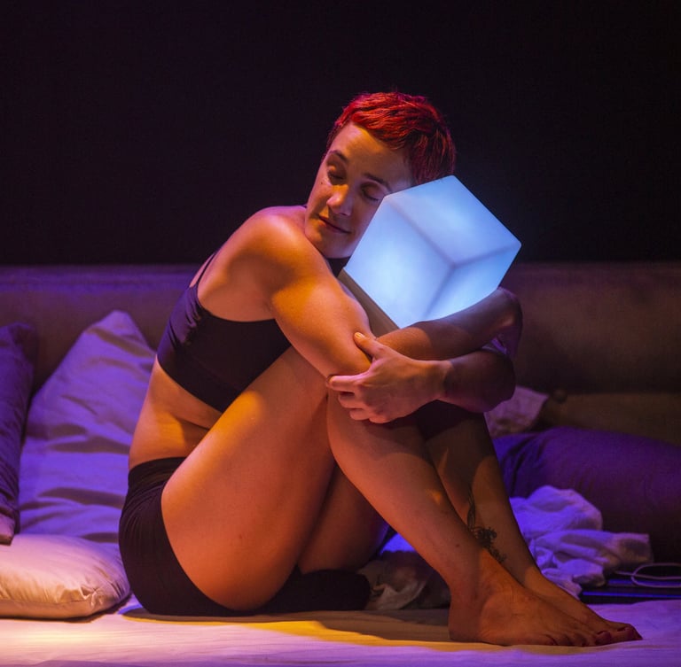 Spectacle futuriste - ALGORITHME - Cie les 7 Fromentins - Crédit photo Pedro LOMBARDI -1- ARTEPHILE Avignon OFF 2026