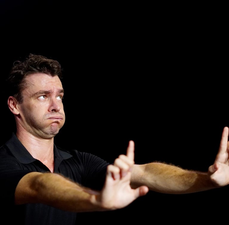 Spectacle, théâtre - Photo Dong phan -3- AU NOM DU PERE, DU FILS ET DE JACKIE CHAN - ARTEPHILE OFF 2