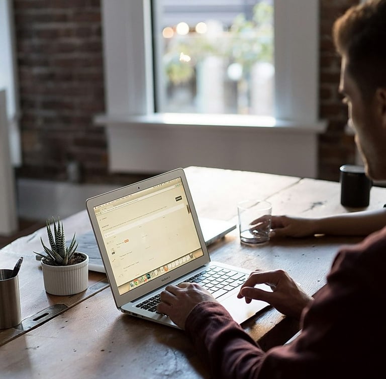 Man taking an e-test https://unsplash.com/photos/