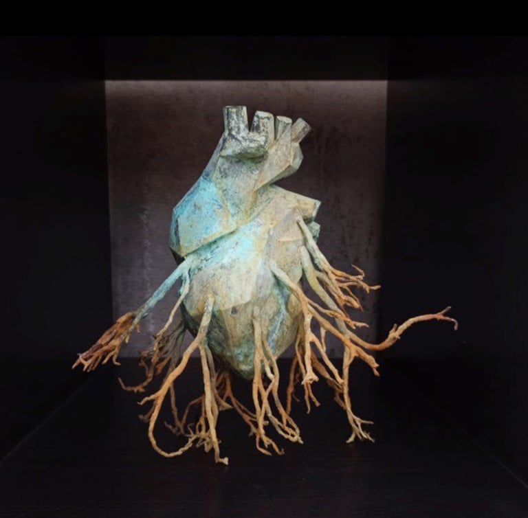 Gonul NuhogluEKO – TRAVMA, Beetopia serisi, bronz döküm, kimyasal patina, 22 cm, 2020