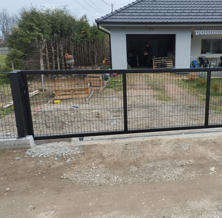 drvometal, drvo metal, nameštaj, police, stolovi, stolice, ograde, ograda, kapija